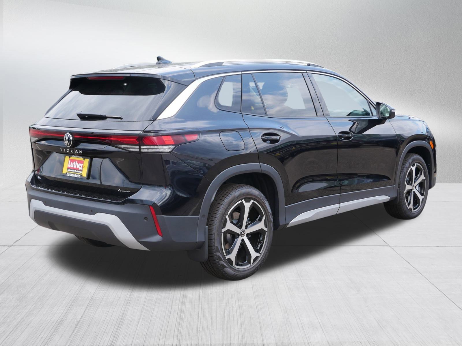 2025 Volkswagen Tiguan SE photo 2