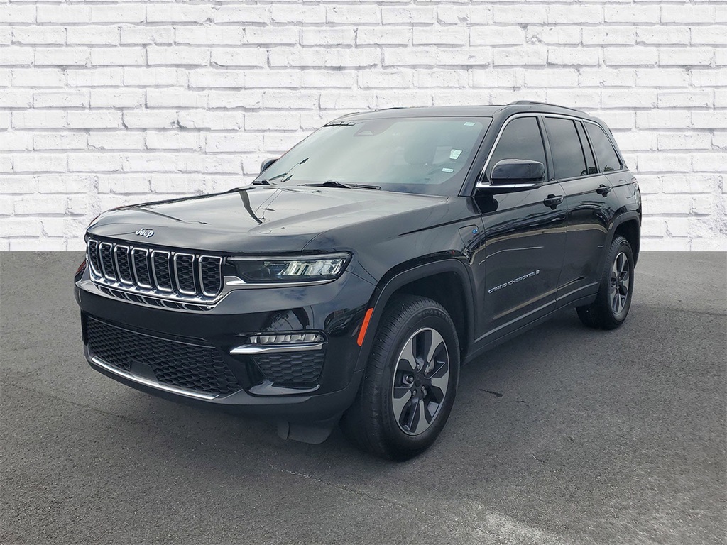 2023 Jeep Grand Cherokee Altitude photo 3
