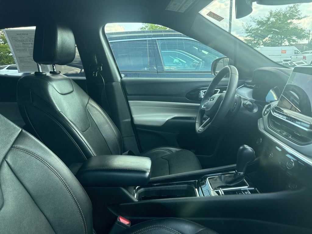2023 Jeep Compass Limited photo 5