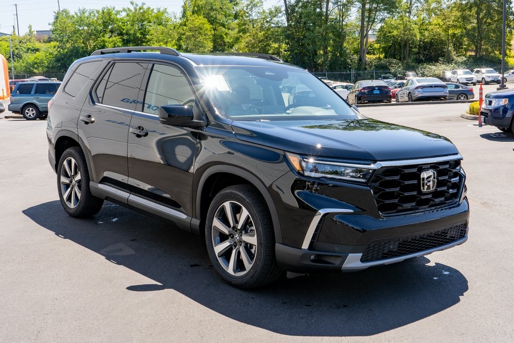 2025 Honda Pilot Touring photo 3