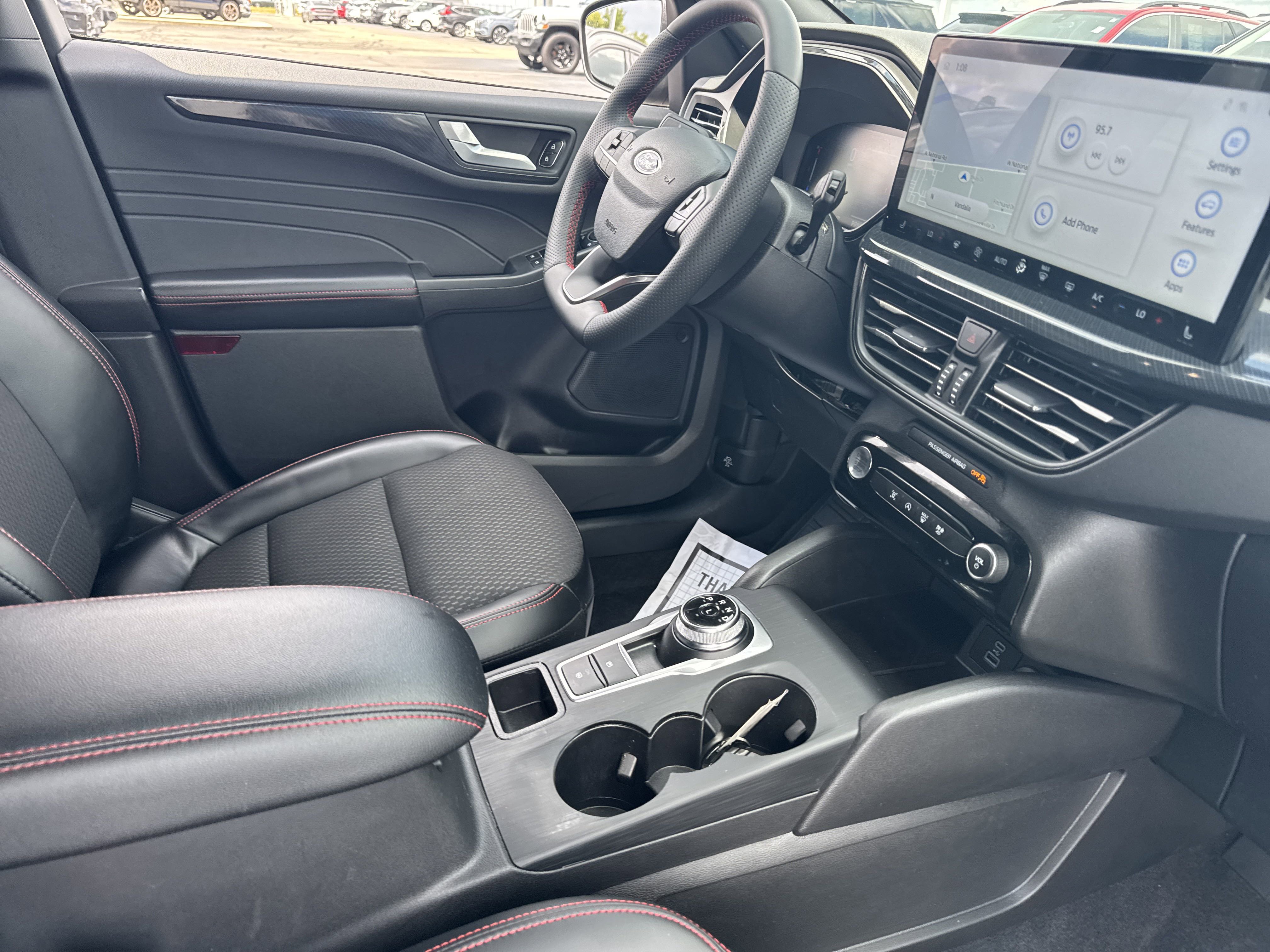 2023 Ford Escape ST-Line photo 2