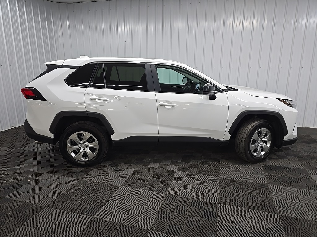 2023 Toyota RAV4 LE photo 2