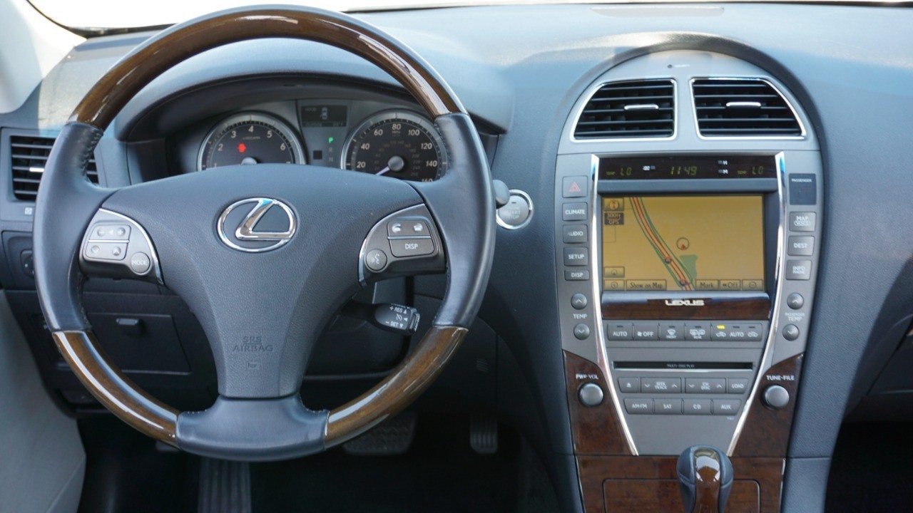 2010 Lexus ES 350 photo 28