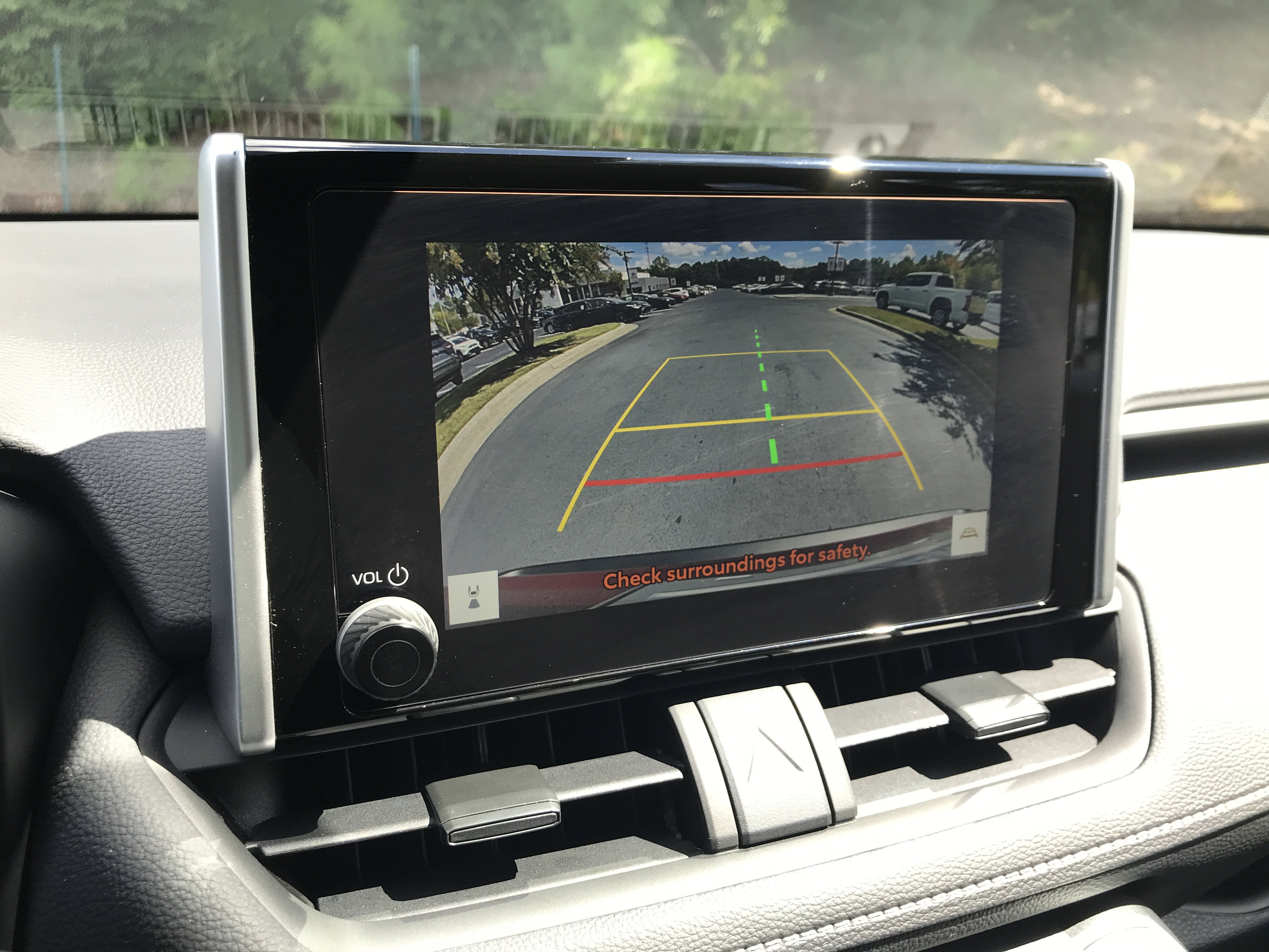 2025 Toyota RAV4 XLE photo 4