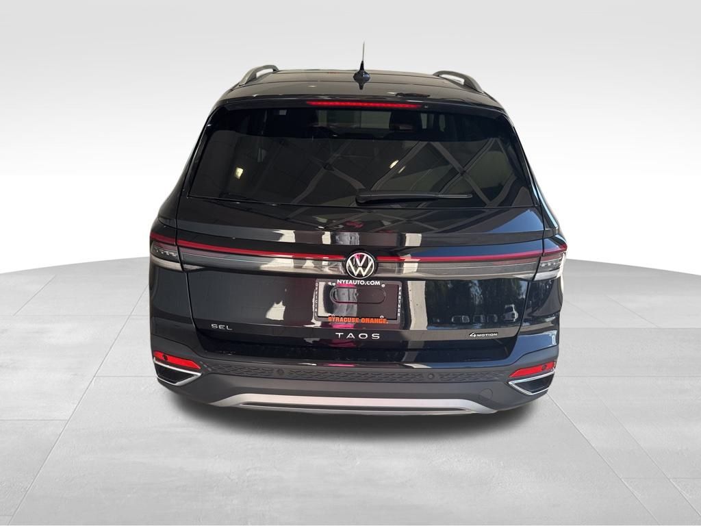 2025 Volkswagen Taos SEL photo 4