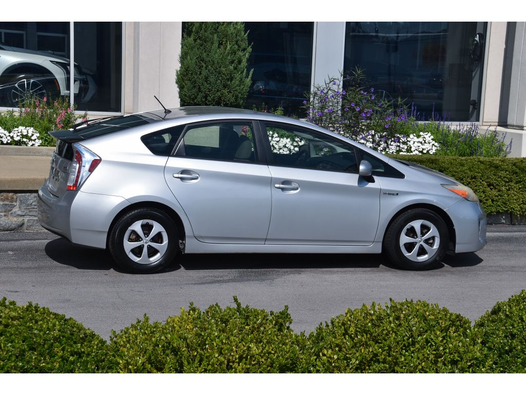 2015 Toyota Prius Two photo 3