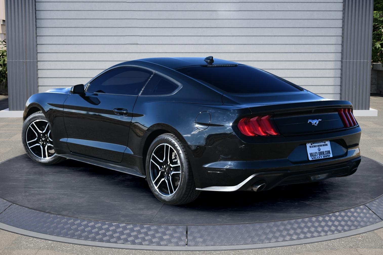 2021 Ford Mustang EcoBoost photo 4