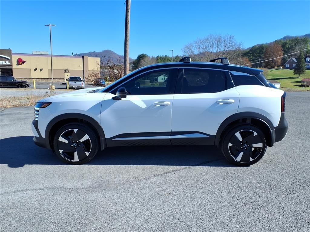 2026 Nissan Kicks SR photo 2