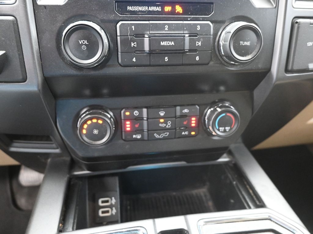 2020 Ford F-150 XLT photo 3