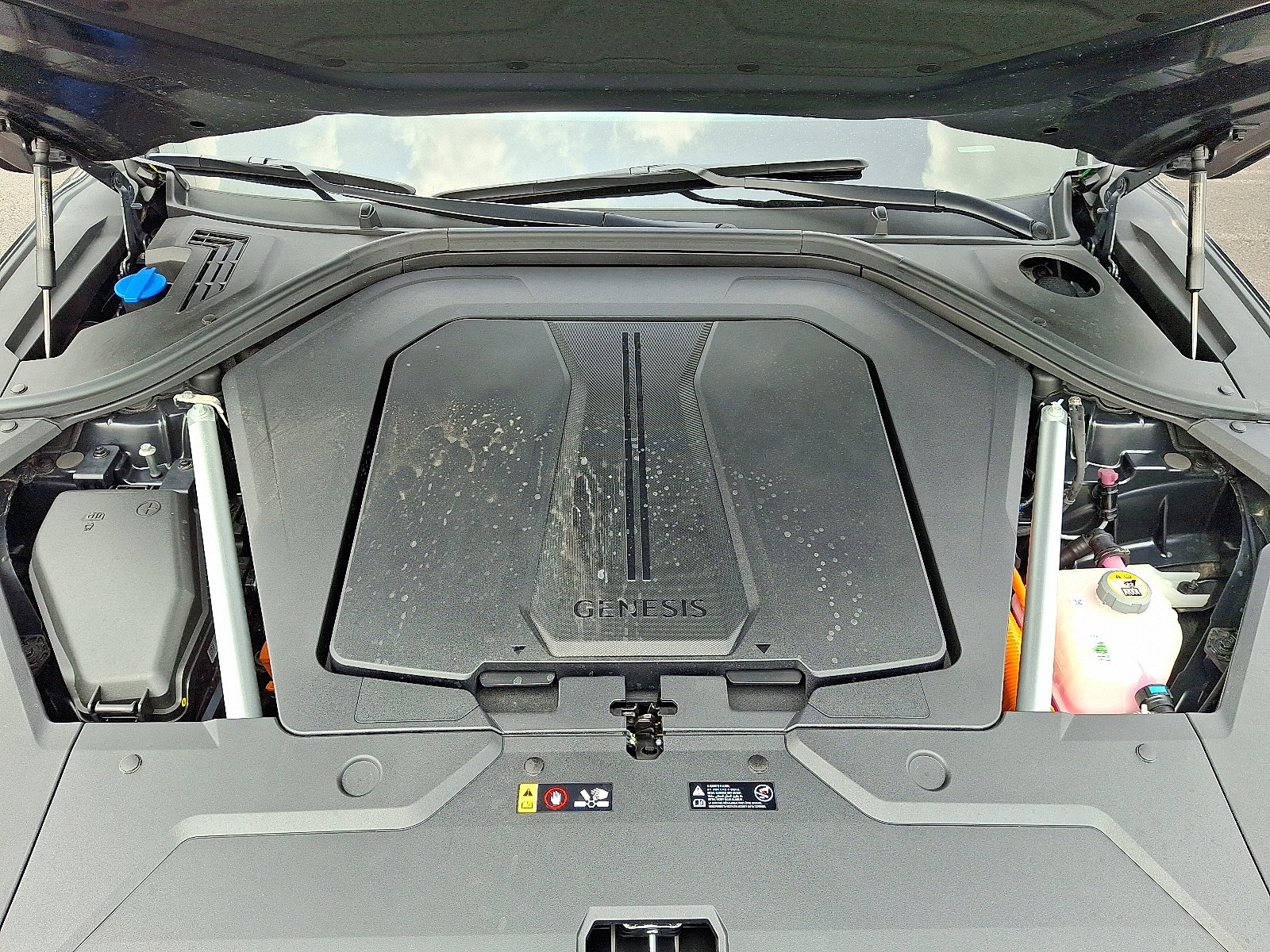 2025 Genesis Electrified GV70 Advanced photo 28