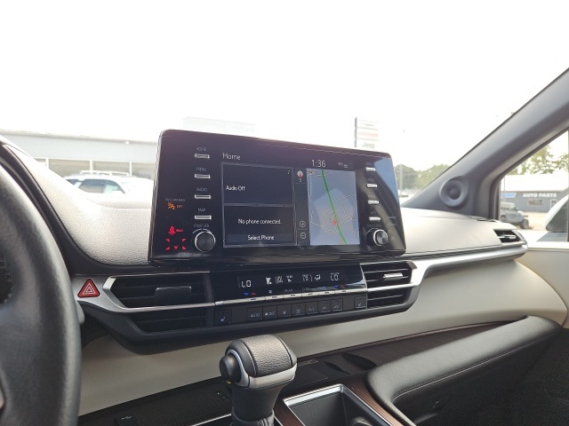 2023 Toyota Sienna XLE photo 33