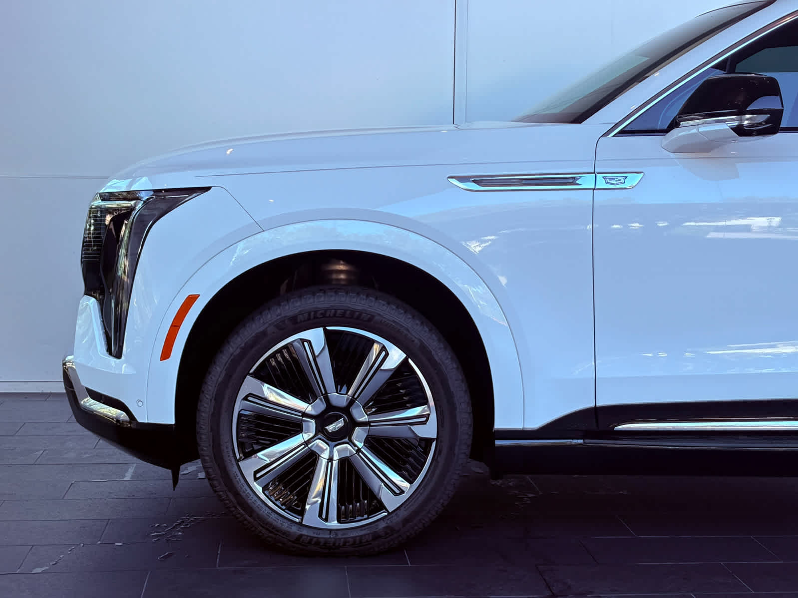 2025 Cadillac Escalade IQ Luxury photo 5