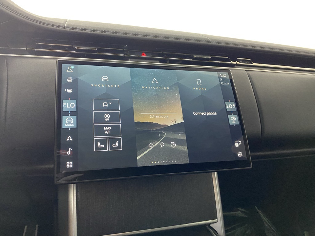 2024 Land Rover Range Rover SE photo 6