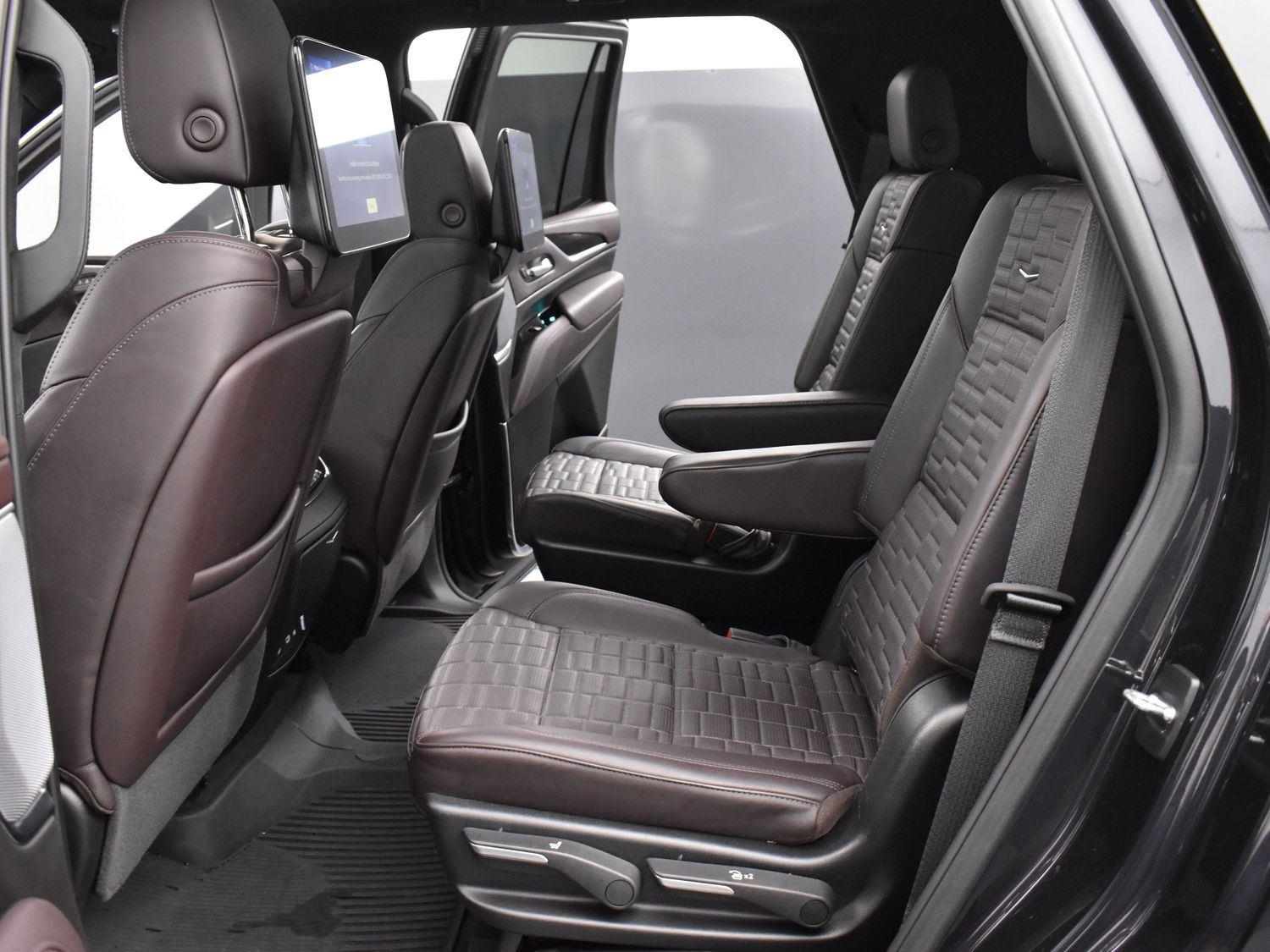 2024 Cadillac Escalade Sport Platinum photo 31