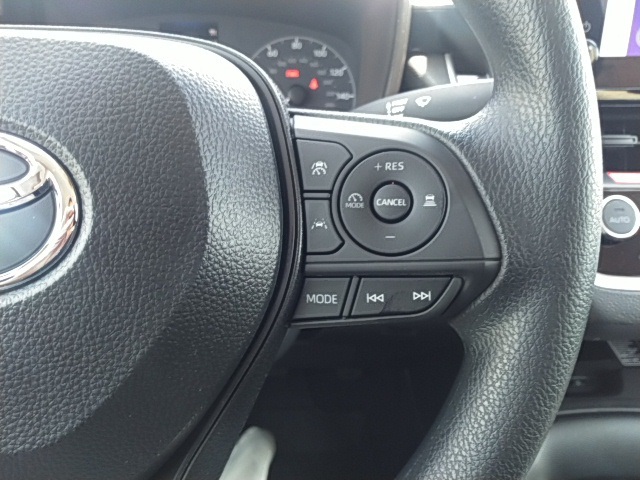 2025 Toyota Corolla LE photo 6