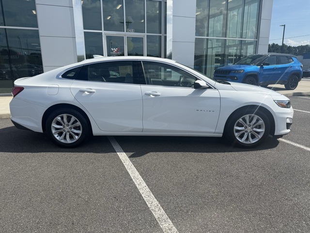 2022 Chevrolet Malibu 1LT photo 2