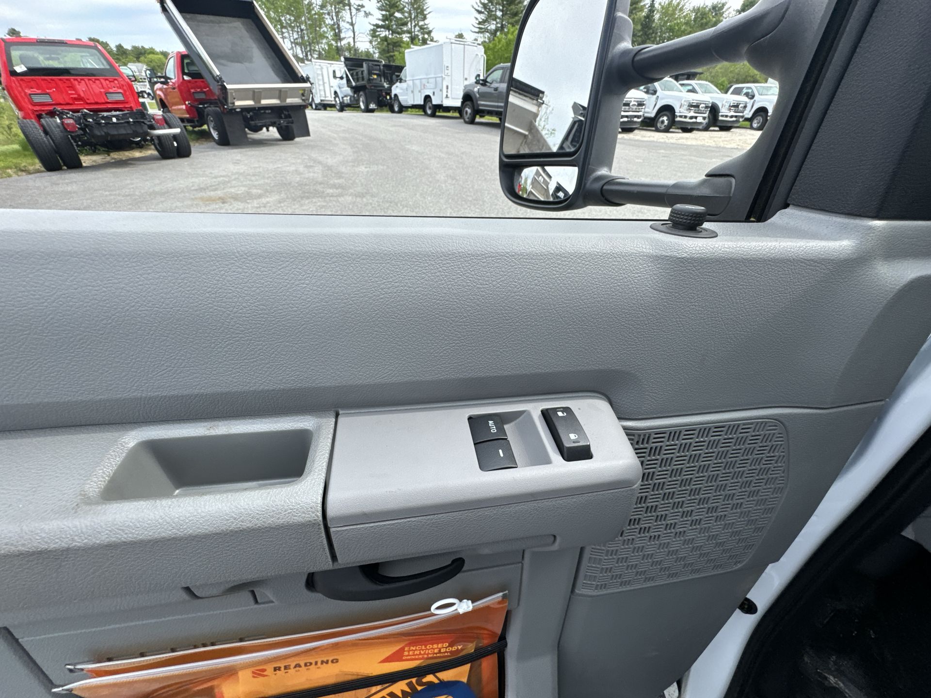 2025 Ford E-350 Base photo 4