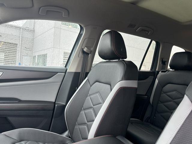 2025 Volkswagen Atlas Peak Edition SE photo 18
