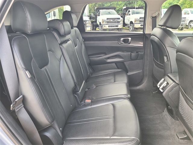 2024 Kia Sorento S photo 17