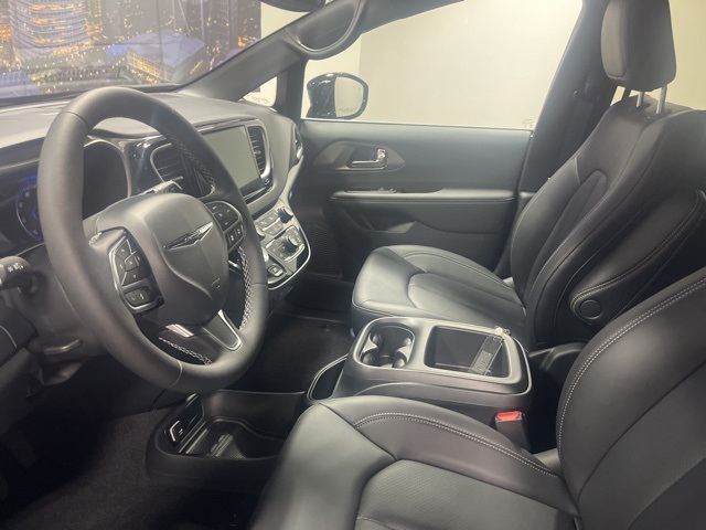 2025 Chrysler Voyager LX photo 10