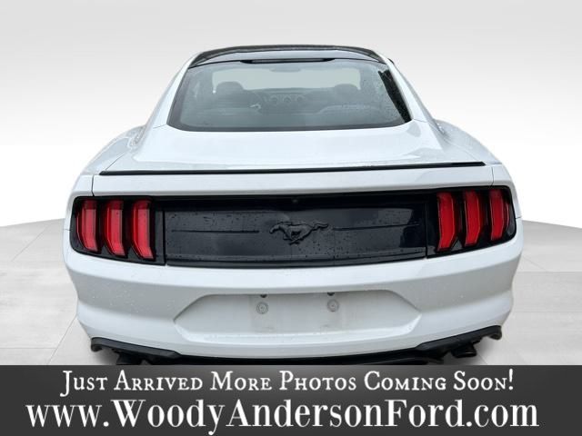 2018 Ford Mustang EcoBoost photo 4