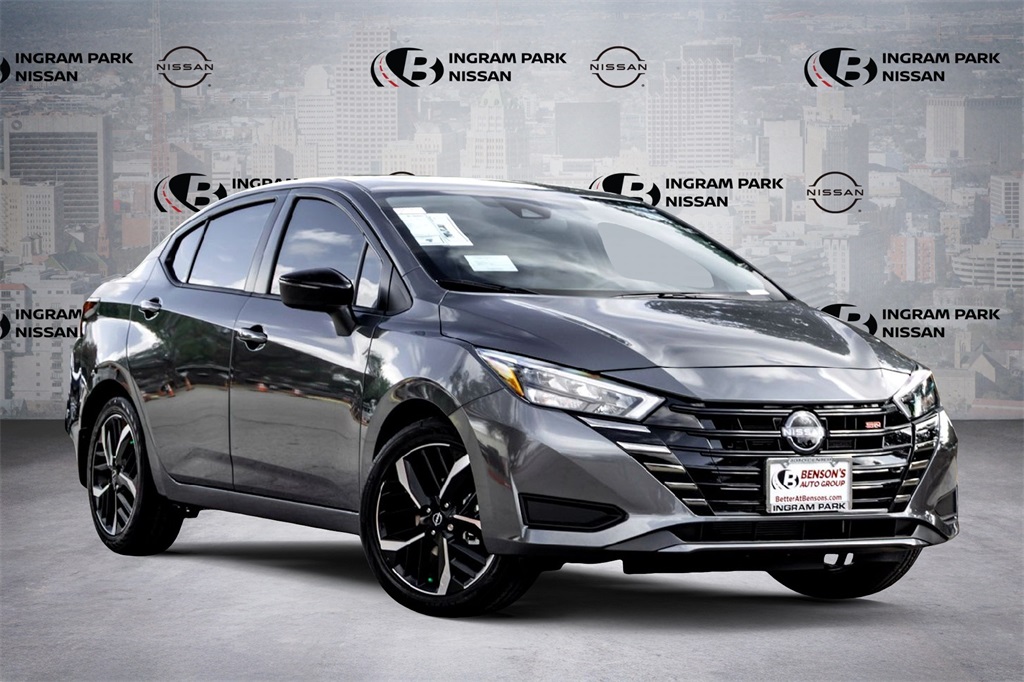 2025 Nissan Versa Sedan SR's photo
