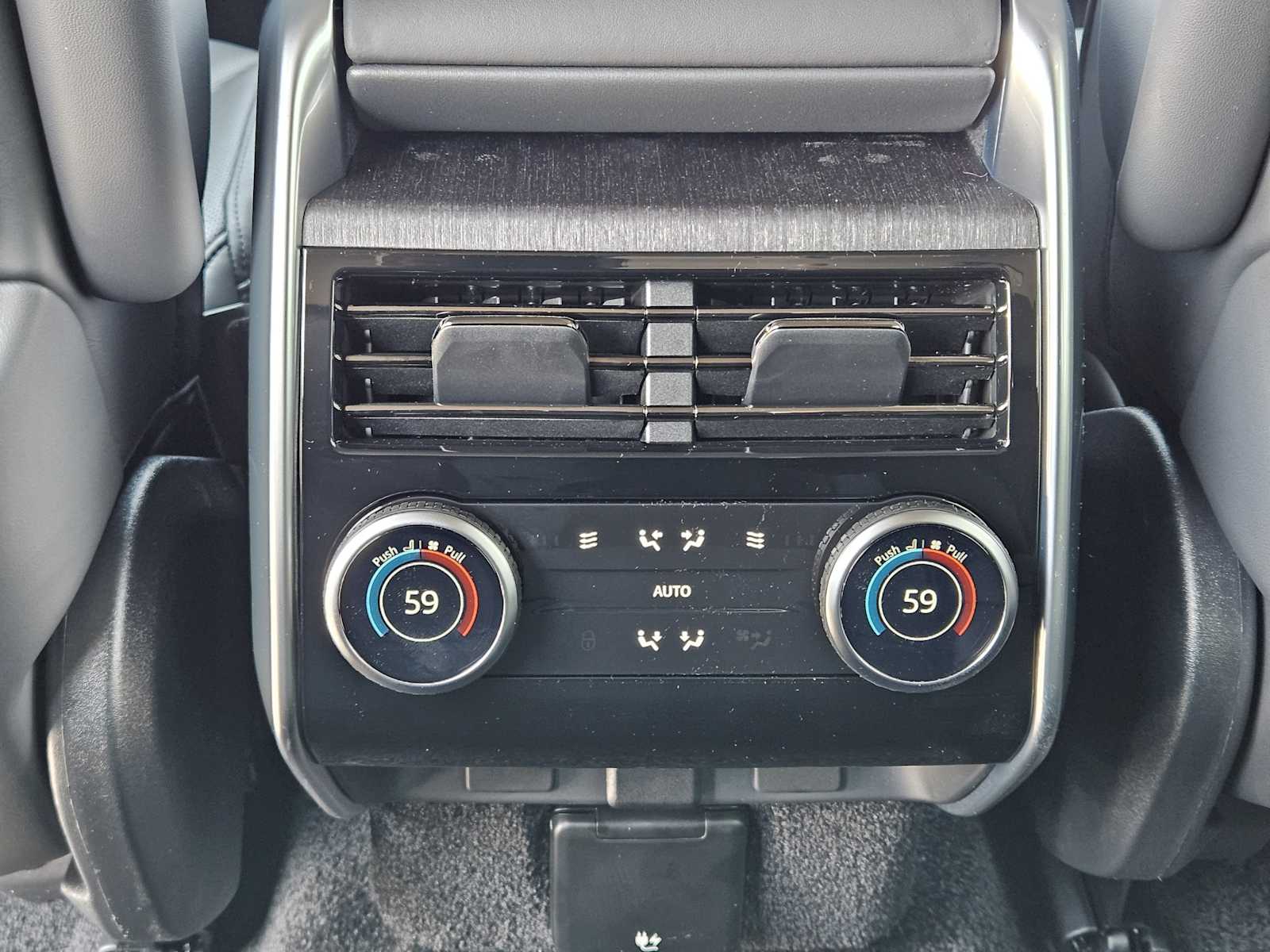 2025 Land Rover Range Rover SE photo 23