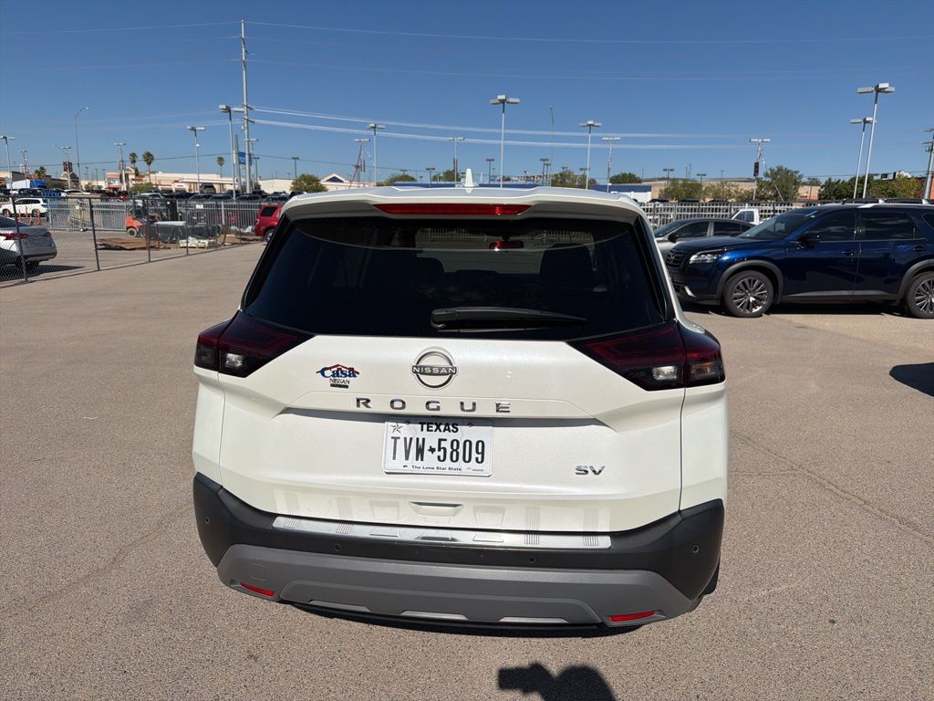 2022 Nissan Rogue SV photo 11