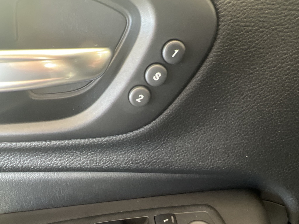 2021 Jeep Cherokee Limited photo 17