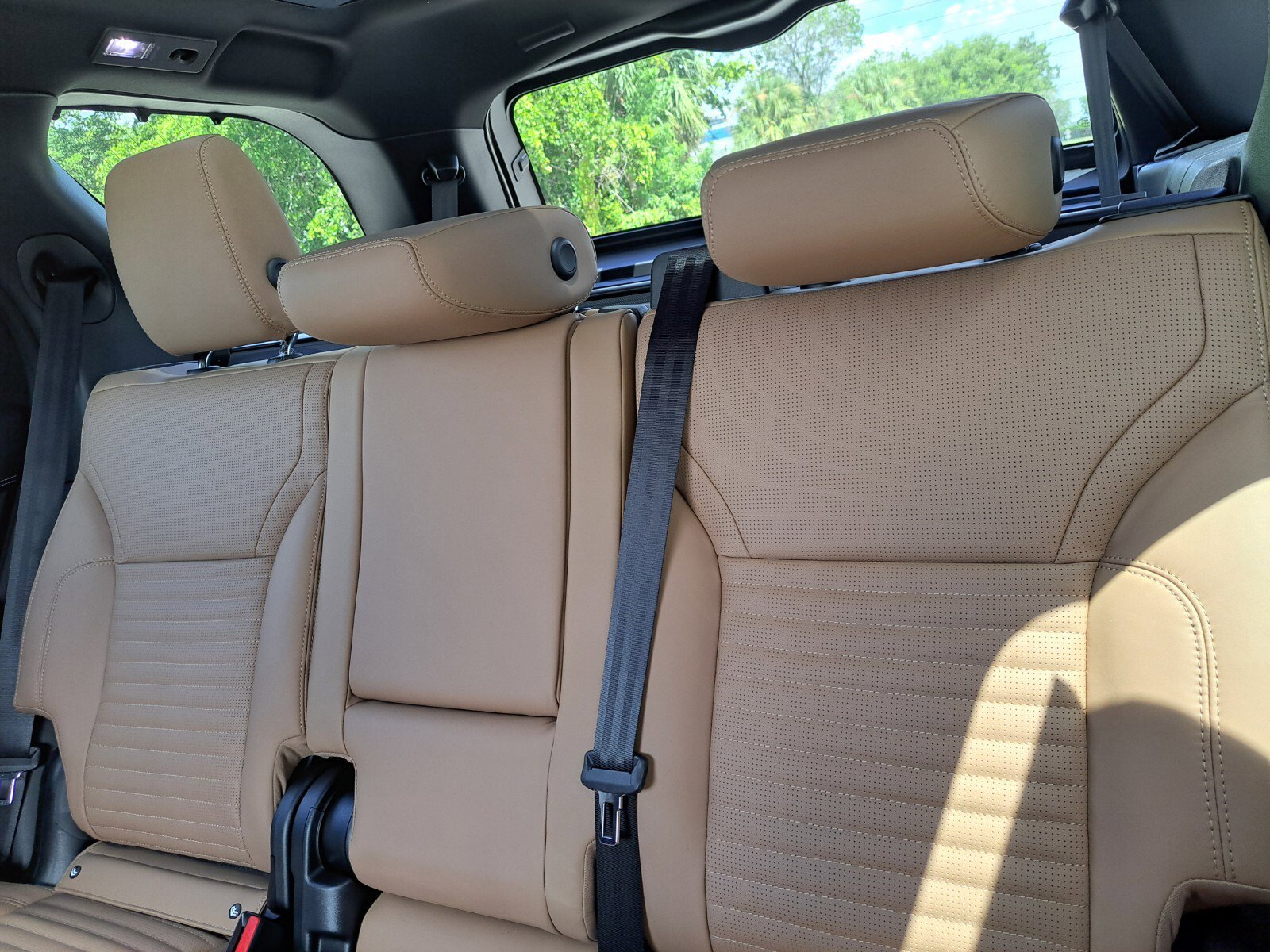 2025 Land Rover Discovery SE photo 16