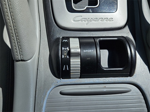 2010 Porsche Cayenne Base photo 19