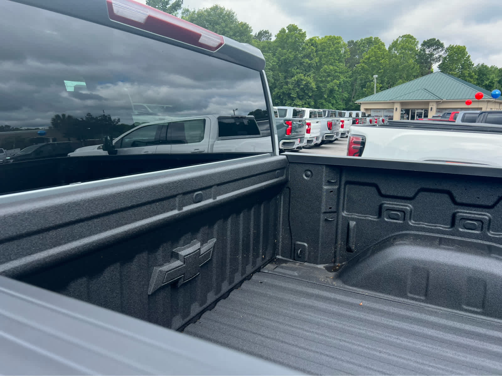 2025 Chevrolet Silverado 1500 LTZ photo 4