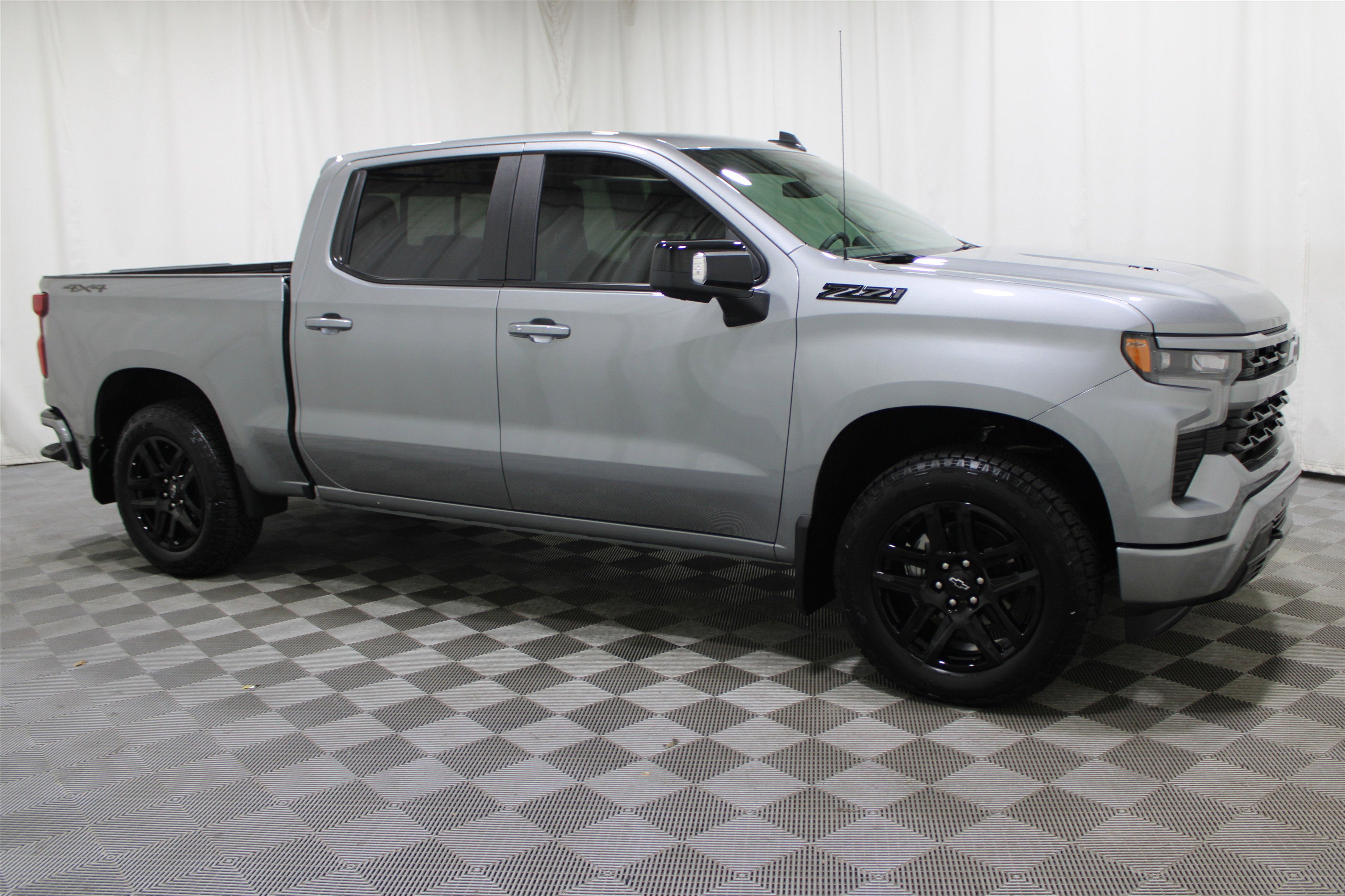 2025 Chevrolet Silverado 1500 RST photo 4
