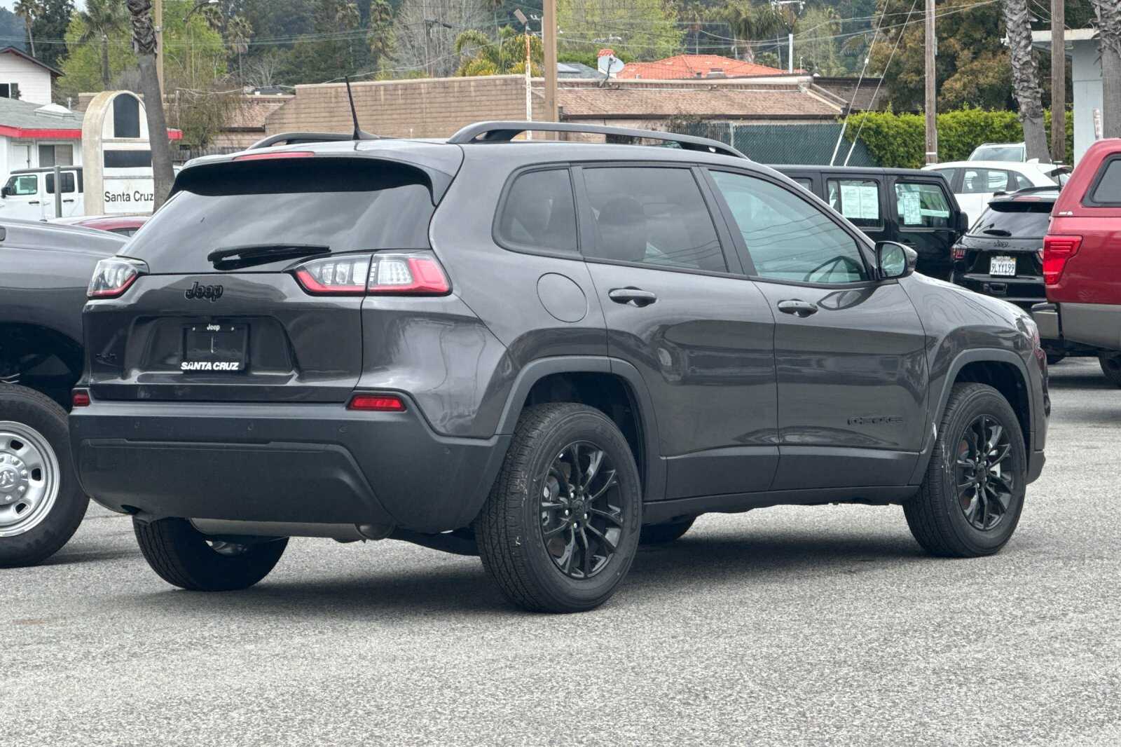 2023 Jeep Cherokee Altitude Lux photo 3