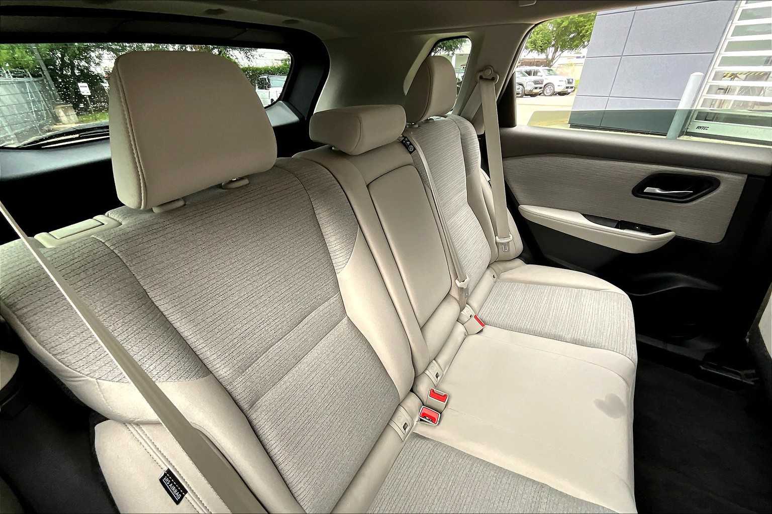 2023 Nissan Rogue SV photo 17