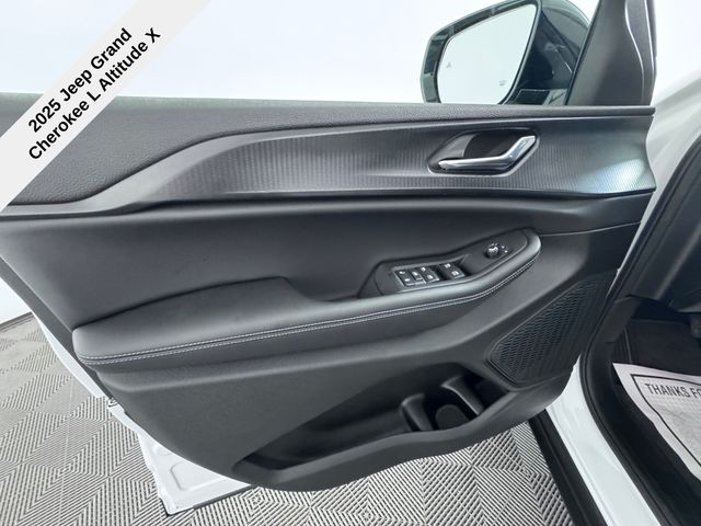2025 Jeep Grand Cherokee Altitude X photo 30