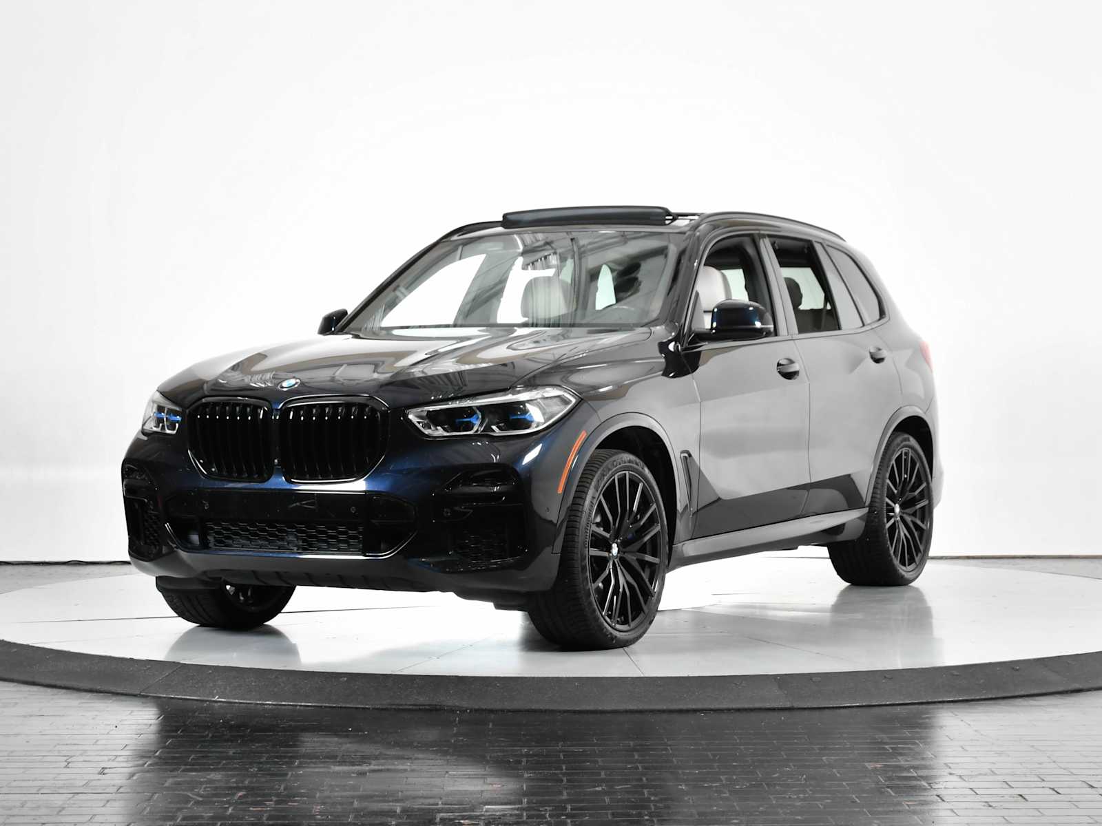 2022 BMW X5 M50i