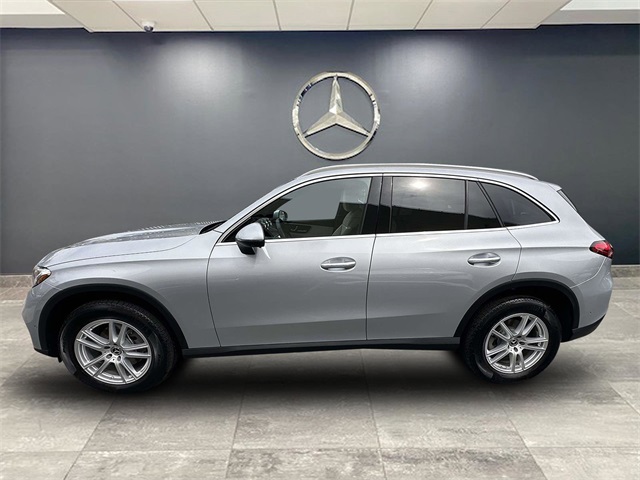 2025 Mercedes Benz GLC 300 4MATIC photo 5