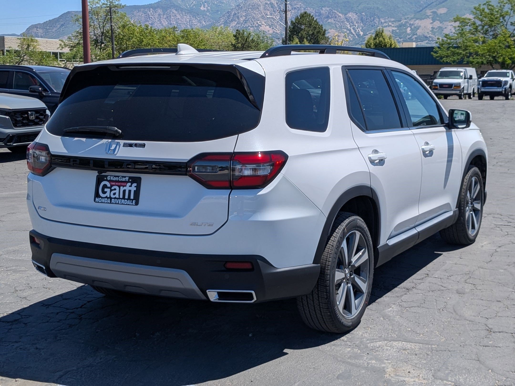 2025 Honda Pilot Elite photo 3