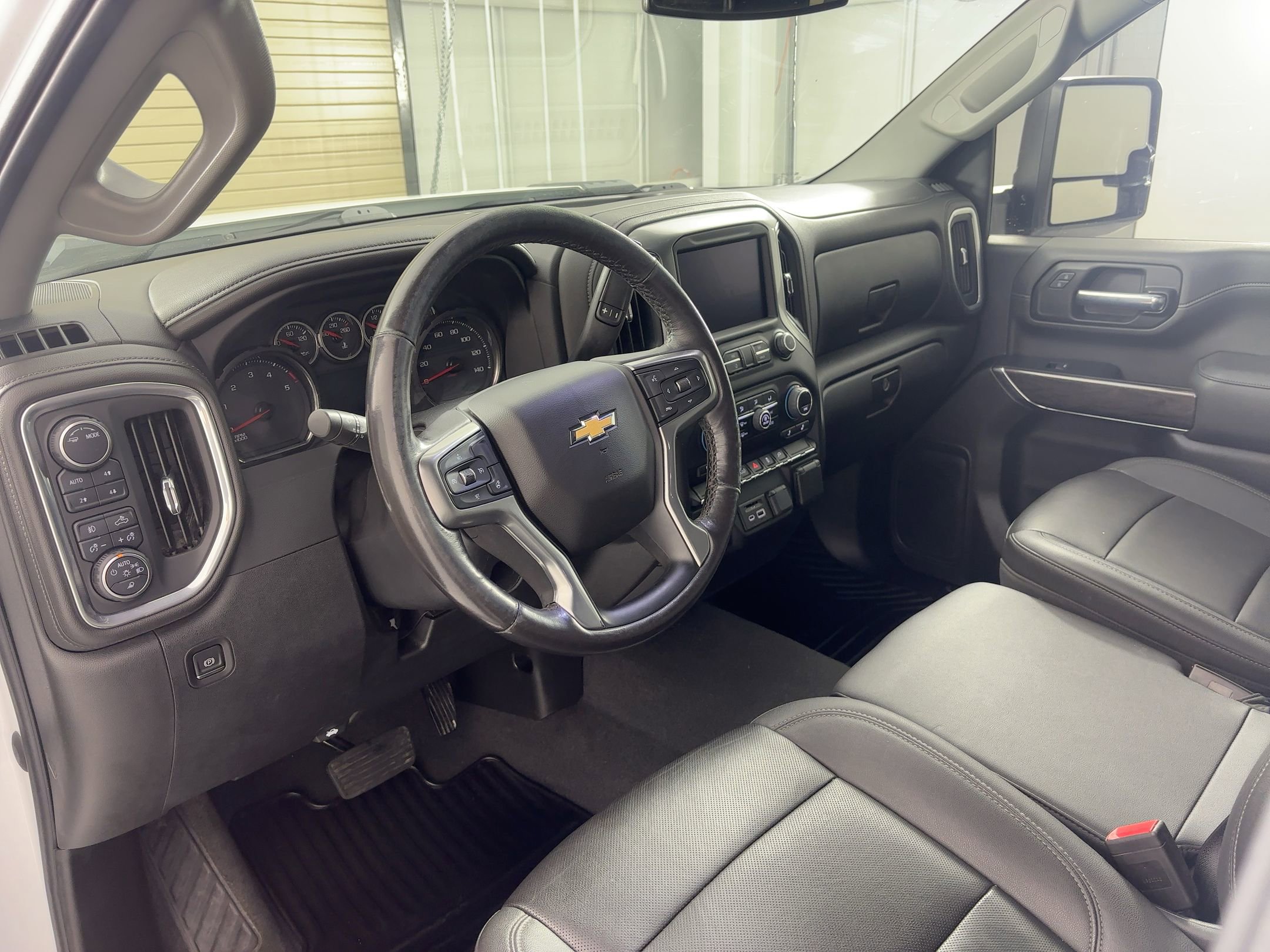 2023 Chevrolet Silverado 2500HD LTZ photo 3