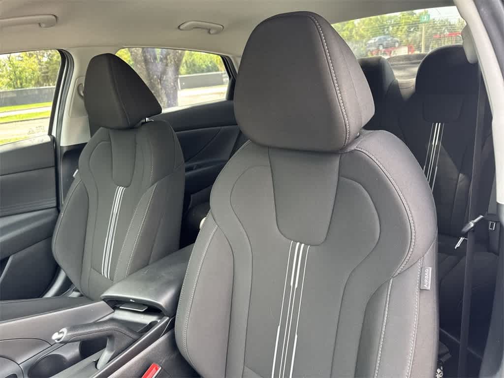 2024 Hyundai Elantra SEL photo 12