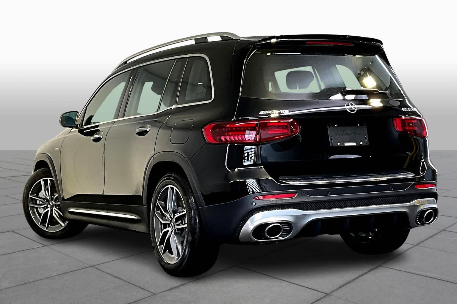 2025 Mercedes Benz GLB AMG 35 4MATIC photo 3