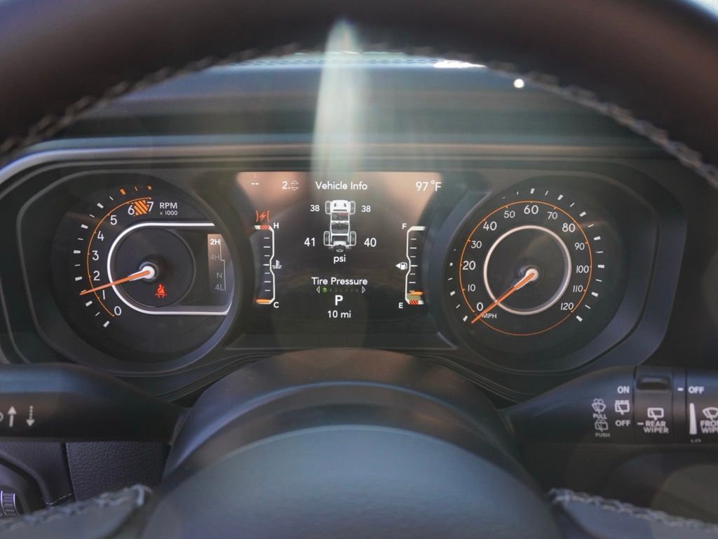 New 2026 Bright White Clear-Coat Exterior Paint Jeep Rubicon image 27