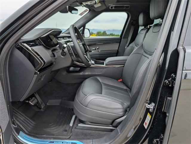 2025 Land Rover Range Rover Sport SE photo 4