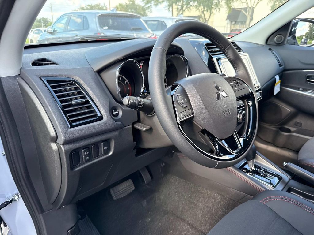 2025 Mitsubishi Outlander Sport ES SE LE photo 18