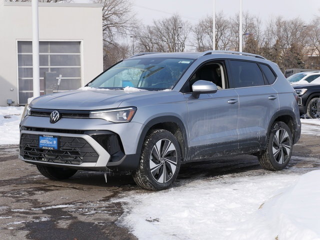 2025 Volkswagen Taos SE photo 3
