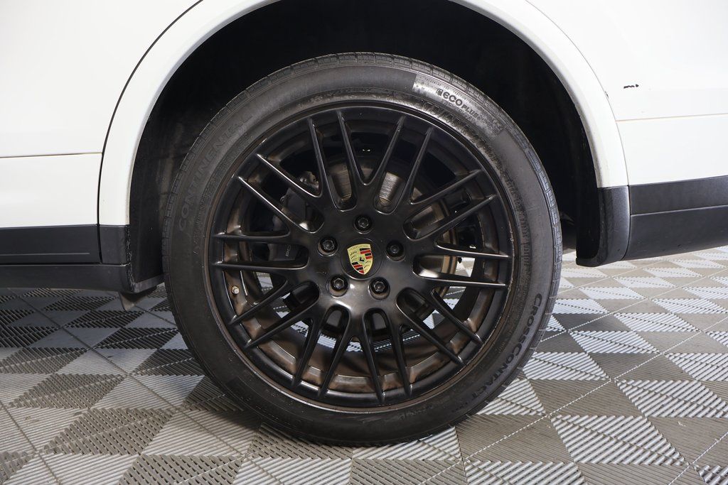 2018 Porsche Cayenne Base Platinum Edition photo 15