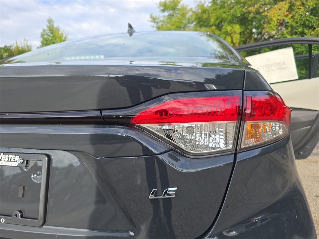2025 Toyota Corolla LE photo 32