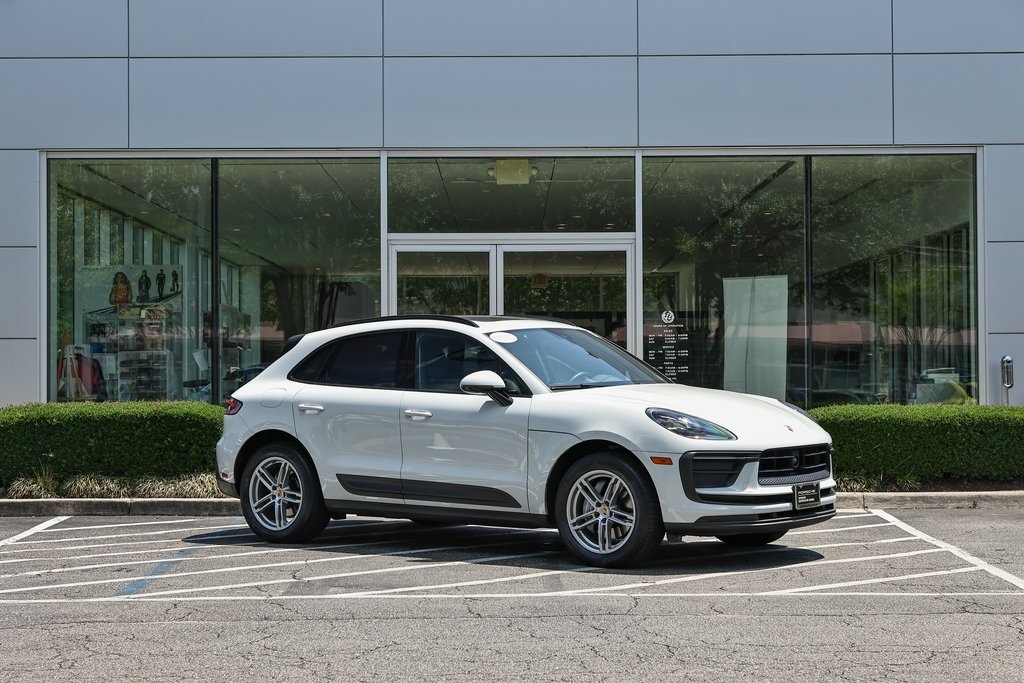 2024 Porsche Macan T photo 9