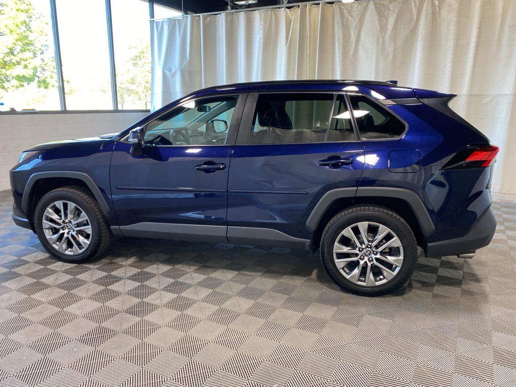 2022 Toyota RAV4 XLE Premium photo 2